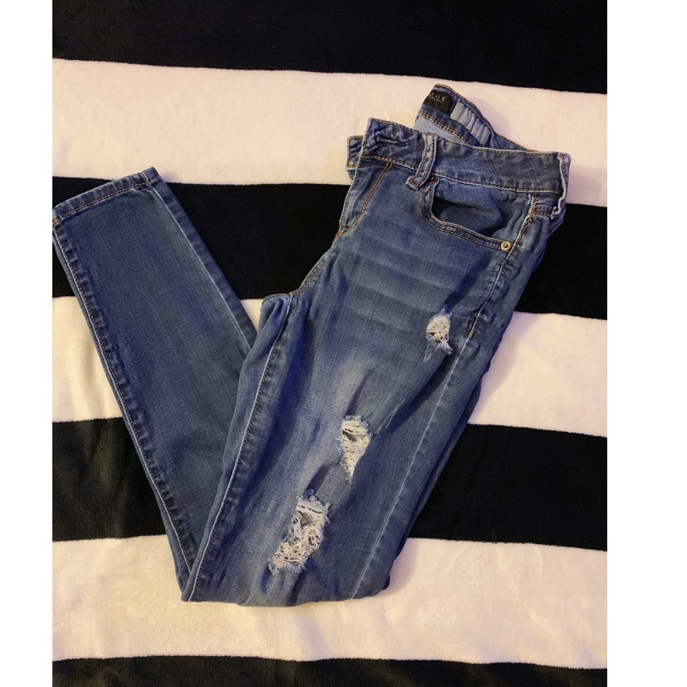 Distressed jeggings